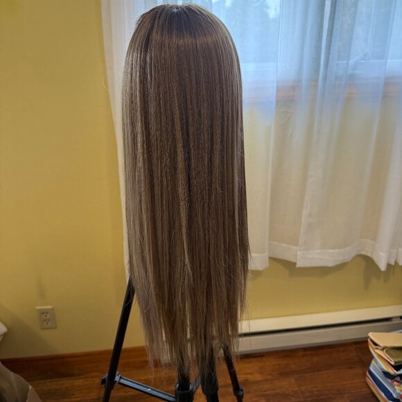 FREE WITH PURCHASE Brown lace Front Synthetic Wig 🤩 - Picture 1 of 4